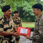 Independence Day 2022: BSF Troops and Pakistan Rangers Exchange Sweets at International Border in Jammu and Kashmir (See Pic)